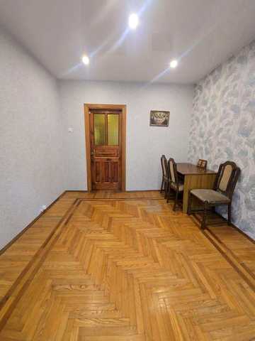 Продаж 3 кімнатна  73 кв м Бородянка центр
