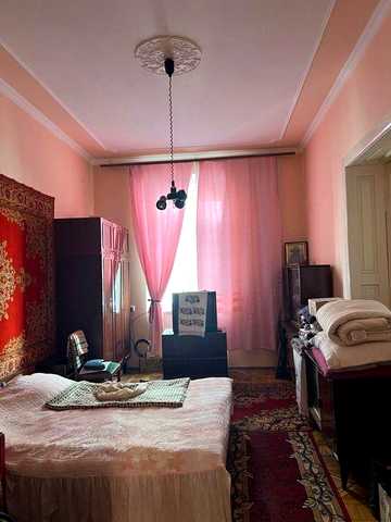 Продаж 3-кімнатної квартири 92 м², центр Чернівців, вул. Українська, 2 поверх