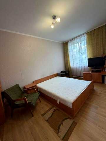 Продам затишну 5 кімнатну квартиру в центрі міста.
