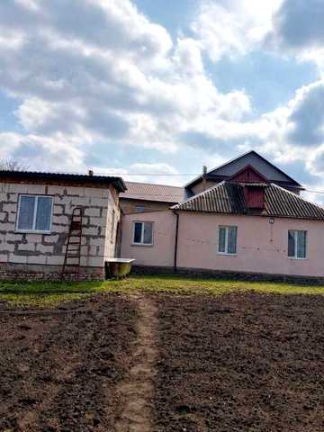 Продається будинок в центрі  м. Новий Буг
