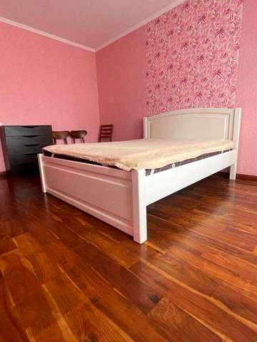 Оренда чудової 2-кім. квартири на Гмирі, 6, невисокий поверх.
