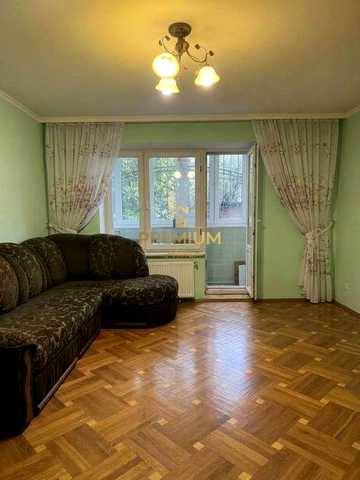 Продаж 1-кімн. квартири на Зелена, Центр