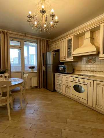 Продажа 3-комнатной квартиры возле м. Левобережная, ул. Раисы Окипной, 10