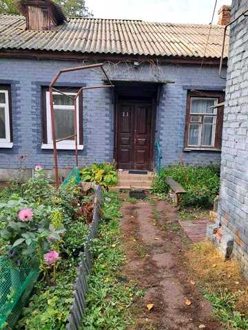 Продається трьохкімнатна квартира в будинку барачного типу в самому центрі міста .о типу в центрі