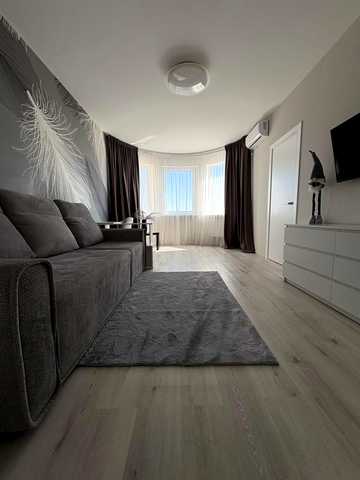 None 125000 USD