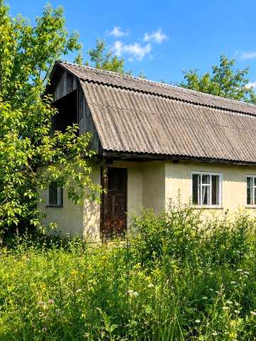 Дачна ділянка з будинком