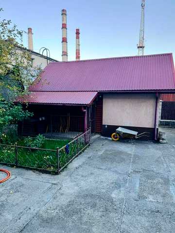 Оренда частини будинку в центрі | р-н вул. Карпінця | 2 кімнати та простора вітальня з КАМІНОМ, всі меблі та техніка, вольєр для собаки.
