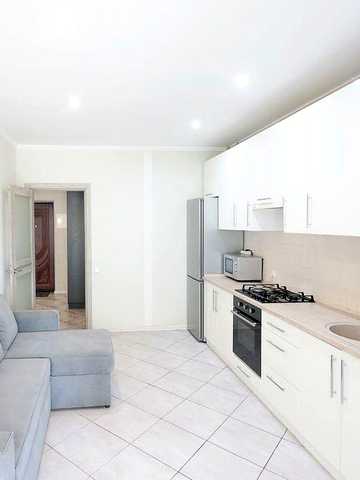 Спальня + кухня-вітальня, 60 м², вул. Лемківська, 26, без комісії
