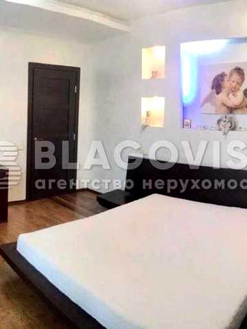 Продам 3 к . Івасюка 47 а .  Монолітно - каркасний будинок. Поруч озеро