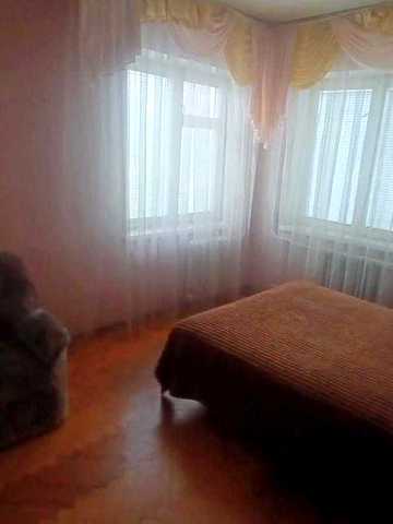 Оренда, 2 кімнатна суміжна квартира, вулиця Кирилівська, 172, (вул.Фрунзе 172). "Куренівський ринок".