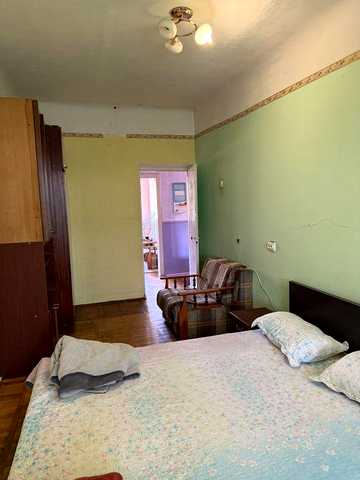 Продаж 2 кім. киівки  вул. Небесноі сотні