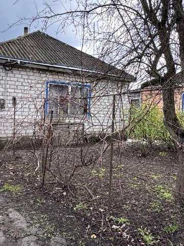 Будинок з великою земельною ділянкою