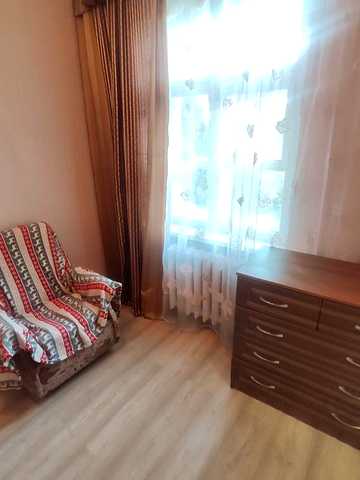 ТЕРМІНОВО, від Власника, БЕЗ % продам 1-к квартиру 38м2, 2 поверх, метро Чернігівська 10хв їзди на авто. ДВРЗ. Меблі та техніка залишаються!