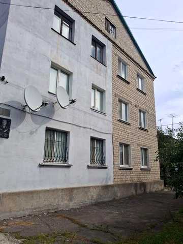 Продається двохкімнатна квартира 2 поверх центр