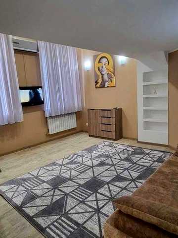 Оренда двохкімнатної квартири . Шмидта 9