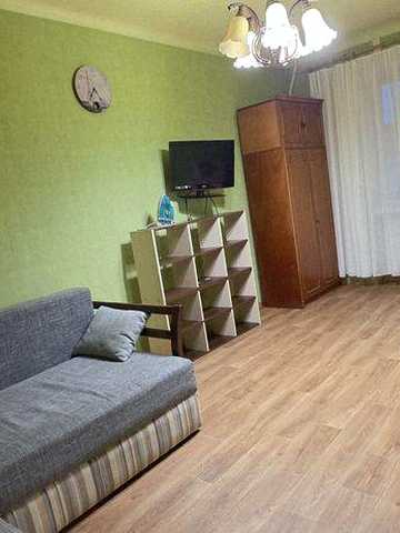 Сдам 2к квартиру  метро Левада