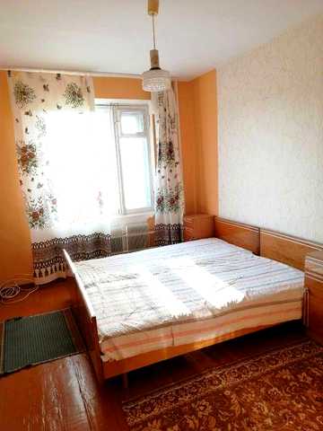 продається 2к квартира в центрі м. Ізяслав