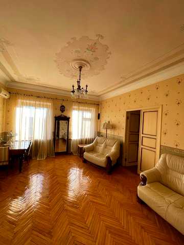 Оренда просторої 4-кімнатної квартири 125 м² у центрі Полтави | Закритий двір | Індивідуальне опалення | Гараж