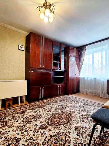 Мікрорайон ДВРЗ, Алма-Атинська 52. Однокімнатна квартира з газом і бойлером на першому поверсі. Доступна оренда з тваринами