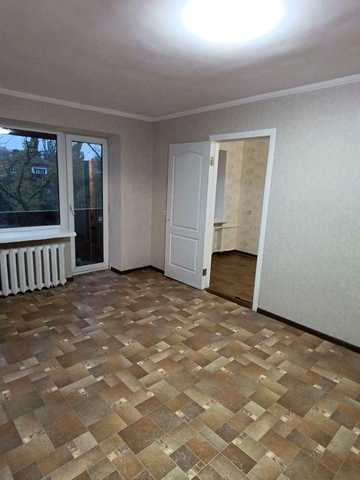 Продаю 2 кім квартиру Театральна 4/4, шатрова криша, цегла