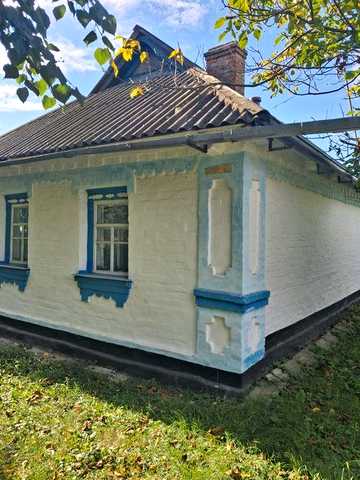 Продам  будинок  у селі Карабчиїв Житомирської обл. 150 км від Києва