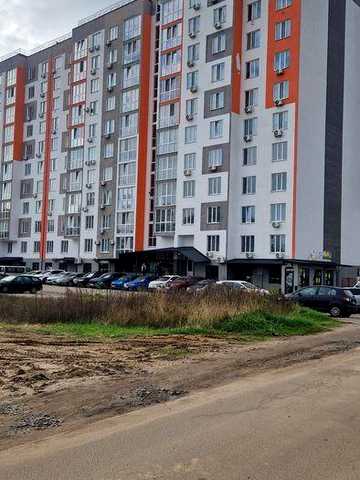 Продам 3-х кімнатну квартиру  в м.Обухів  в новому будинку