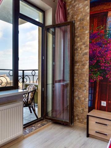 Видовая квартира в Аркадии с балконом