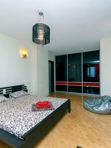 Стильная квартира возле метро Дарница