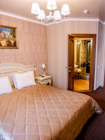 Номер с двумя комнатами в отеле Аристократ