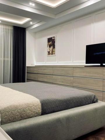 Модерн классик апартаменты с двумя спальнями возле Мост Сити