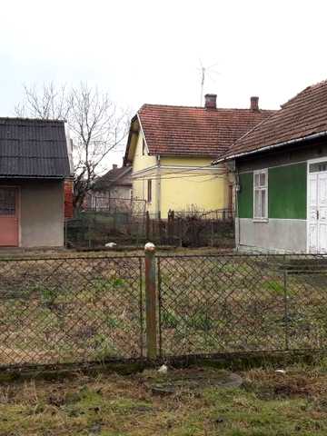 Будинок з літньою кухнею і земля