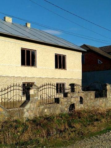 Продаж жилого цегляного будинку в смт Брошнів-Осада