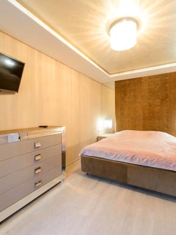 Квартира класса люкс у метро Печерская