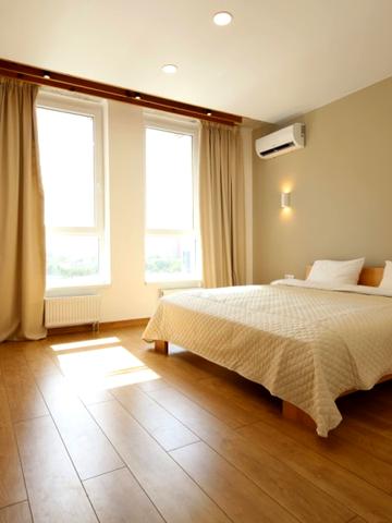 Просторная квартира с балконом в Нивках Парк