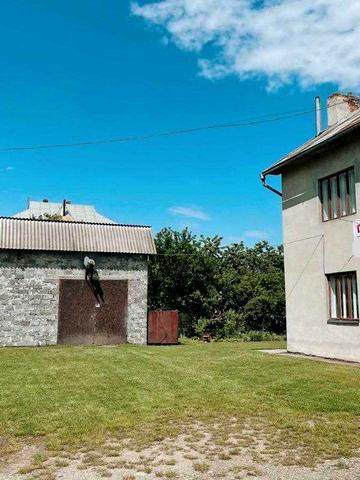 Будинок з великою ділянкою і гаражем  м.Бурштин