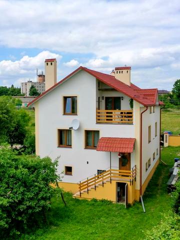 Самбірська, 11