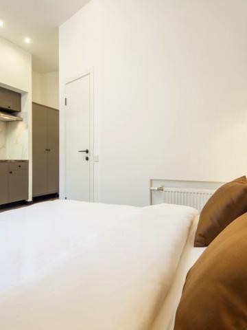 Дизайнерские апартаменты с балконом возле метро Дворец спорта