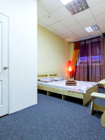 Номер в отеле возле метро