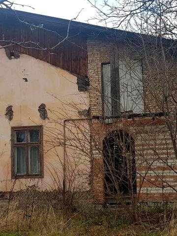 Половина будинку в центральній частині Борислава
