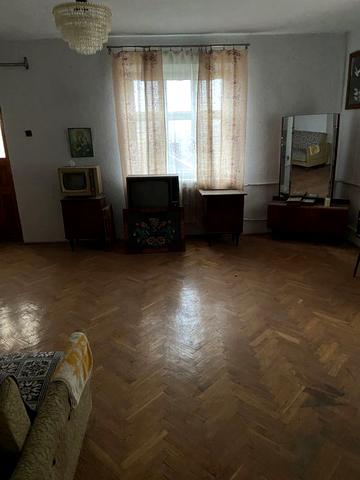 Продається половина будинку!