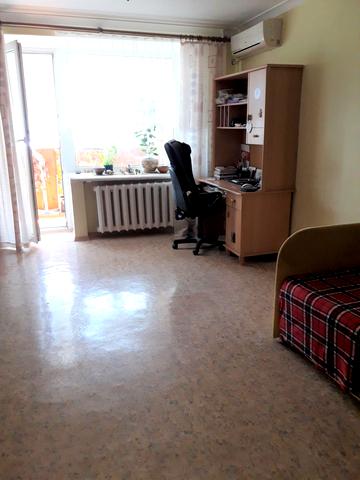 Героїв просп., 11