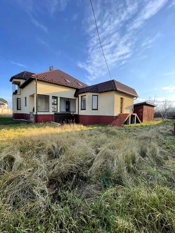 Продається сучасний двоповерховий будинок з великим підвалом