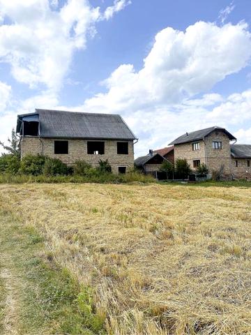 Продається незавершенний житловий будинок.