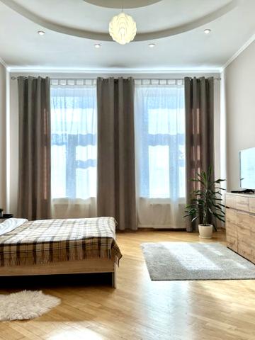 Люкс апартаменты в центре города с камином