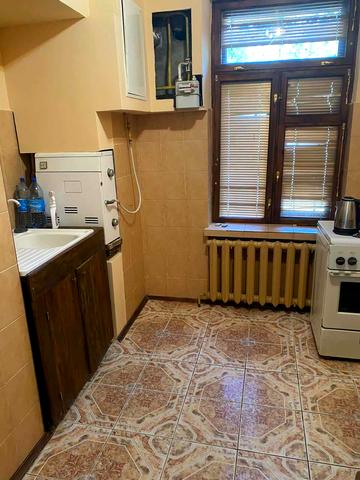 Обсерваторна вул., 5