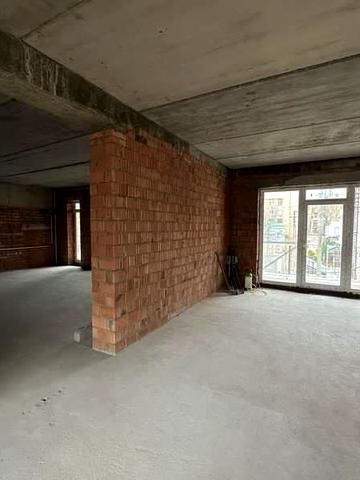 Срочная продажа 3 к с двумя паркоместами в самом центре города ЖК Княжеский