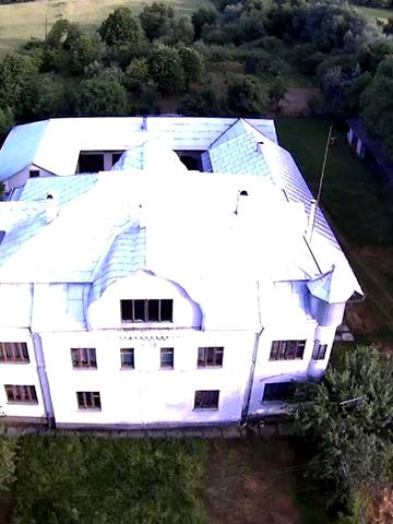 Продаю 3 поверховий дім з каміном і ділянкою на 2.4 га, 504 кв. м, 10