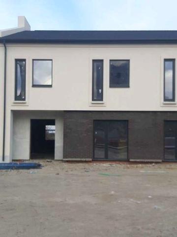 Таунхаус Новый дом в ЖК Dresden,  квартира  недалеко от озера