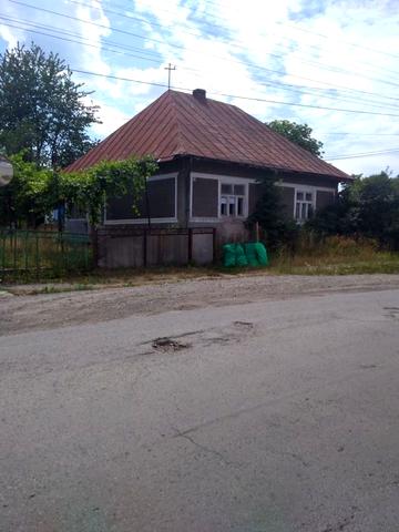 Будинок в центрі села