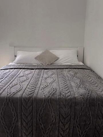 Красивая квартира в новом доме современный ремонт. Рядом центр и областная больница